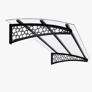 Selçuklu Solid Sundurma — altıgen geometrik desenli siyah metal ayak ve şeffaf polikarbon panel, açılı stüdyo görünümü